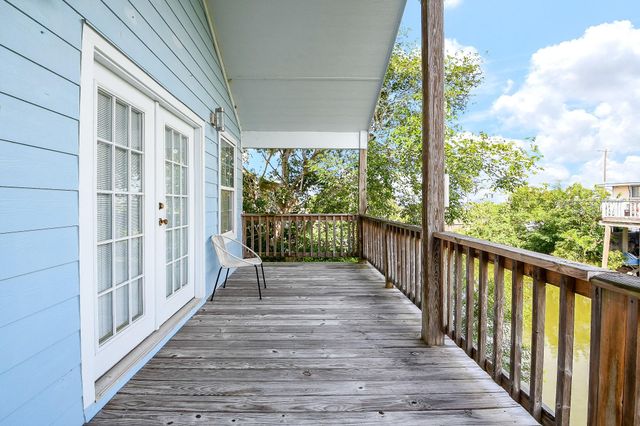 1615 Railroad Avenue, San Leon, TX 77539