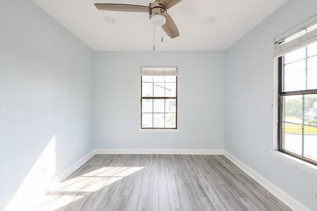 1615 Railroad Avenue, San Leon, TX 77539