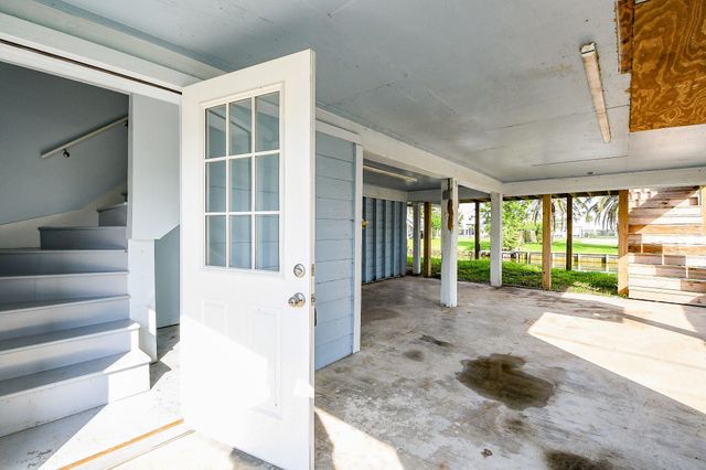 1615 Railroad Avenue, San Leon, TX 77539