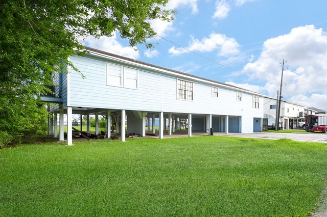1615 Railroad Avenue, San Leon, TX 77539