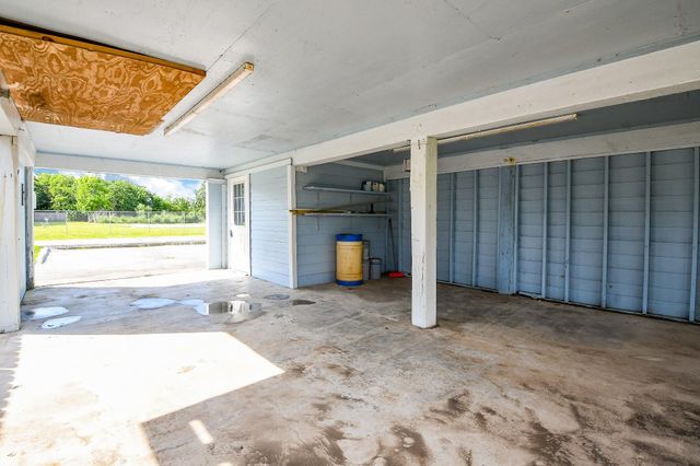 1615 Railroad Avenue, San Leon, TX 77539