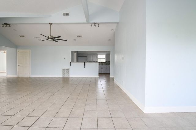 1615 Railroad Avenue, San Leon, TX 77539