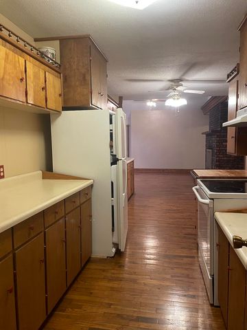 512 N Grand Street, Willow Springs, MO 65793