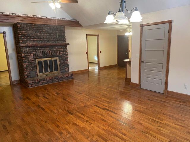 512 N Grand Street, Willow Springs, MO 65793