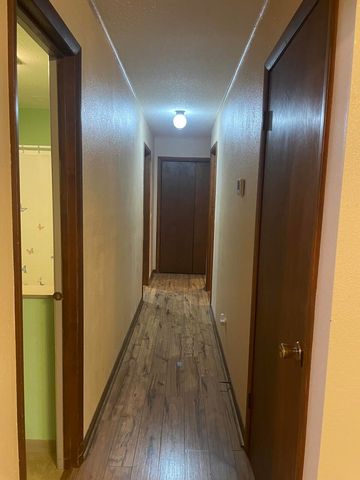 512 N Grand Street, Willow Springs, MO 65793