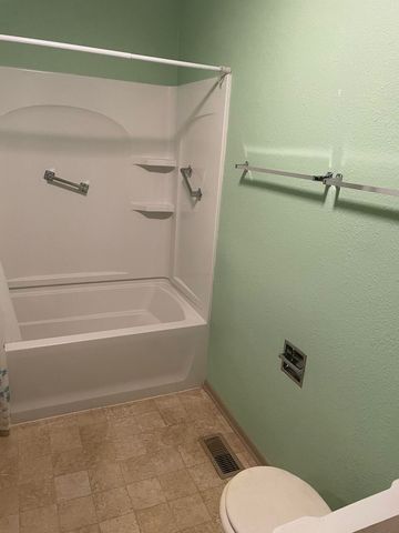 512 N Grand Street, Willow Springs, MO 65793