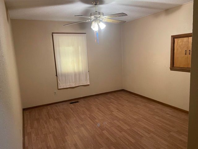 512 N Grand Street, Willow Springs, MO 65793