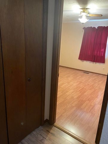 512 N Grand Street, Willow Springs, MO 65793