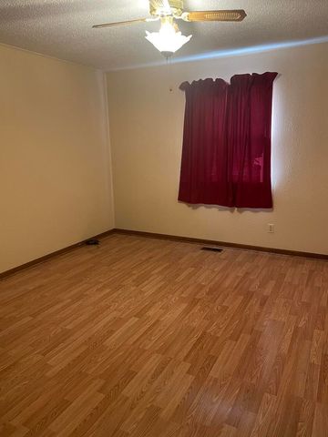 512 N Grand Street, Willow Springs, MO 65793