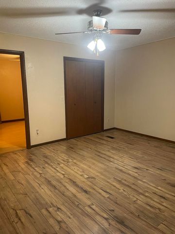 512 N Grand Street, Willow Springs, MO 65793