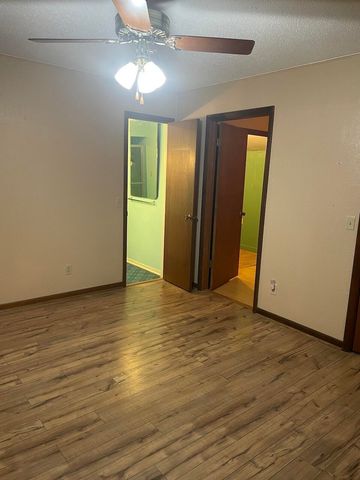 512 N Grand Street, Willow Springs, MO 65793