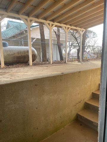 512 N Grand Street, Willow Springs, MO 65793