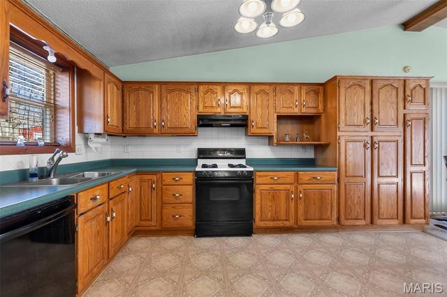 28 Oak Drive, Wappapello, MO 63966