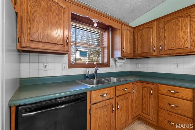 28 Oak Drive, Wappapello, MO 63966