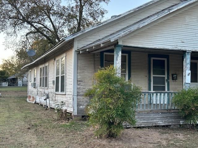 402 Cypress Street, Pittsburg, TX 75686