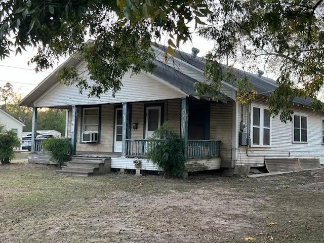 402 Cypress Street, Pittsburg, TX 75686