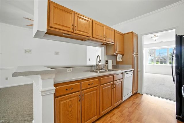 702 W Lake CIR, Chesapeake, VA 23322