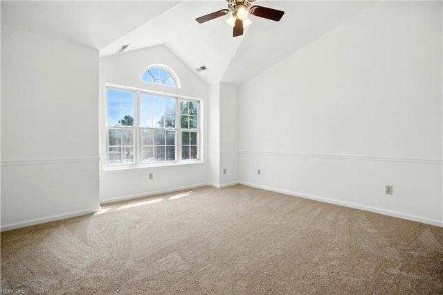 702 W Lake CIR, Chesapeake, VA 23322