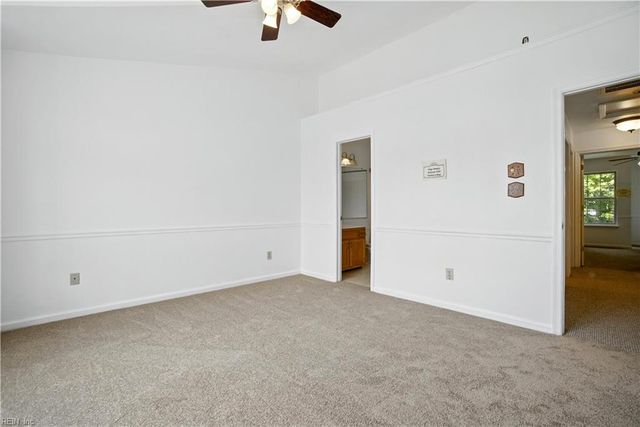 702 W Lake CIR, Chesapeake, VA 23322