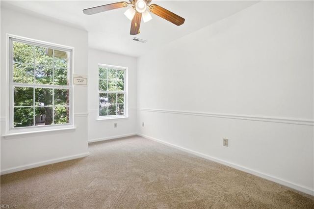 702 W Lake CIR, Chesapeake, VA 23322