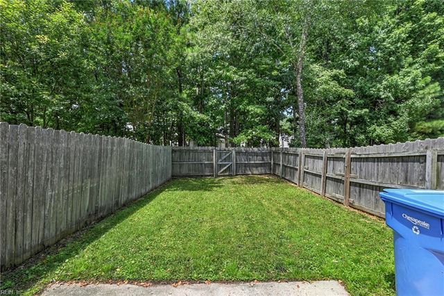 702 W Lake CIR, Chesapeake, VA 23322