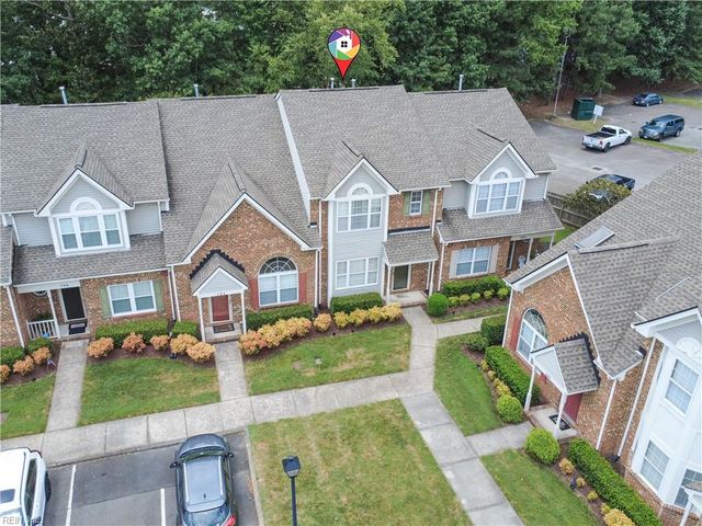 702 W Lake CIR, Chesapeake, VA 23322