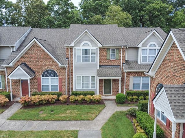 702 W Lake CIR, Chesapeake, VA 23322