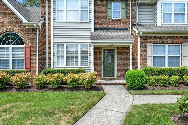 702 W Lake CIR, Chesapeake, VA 23322