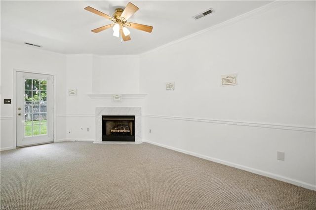 702 W Lake CIR, Chesapeake, VA 23322