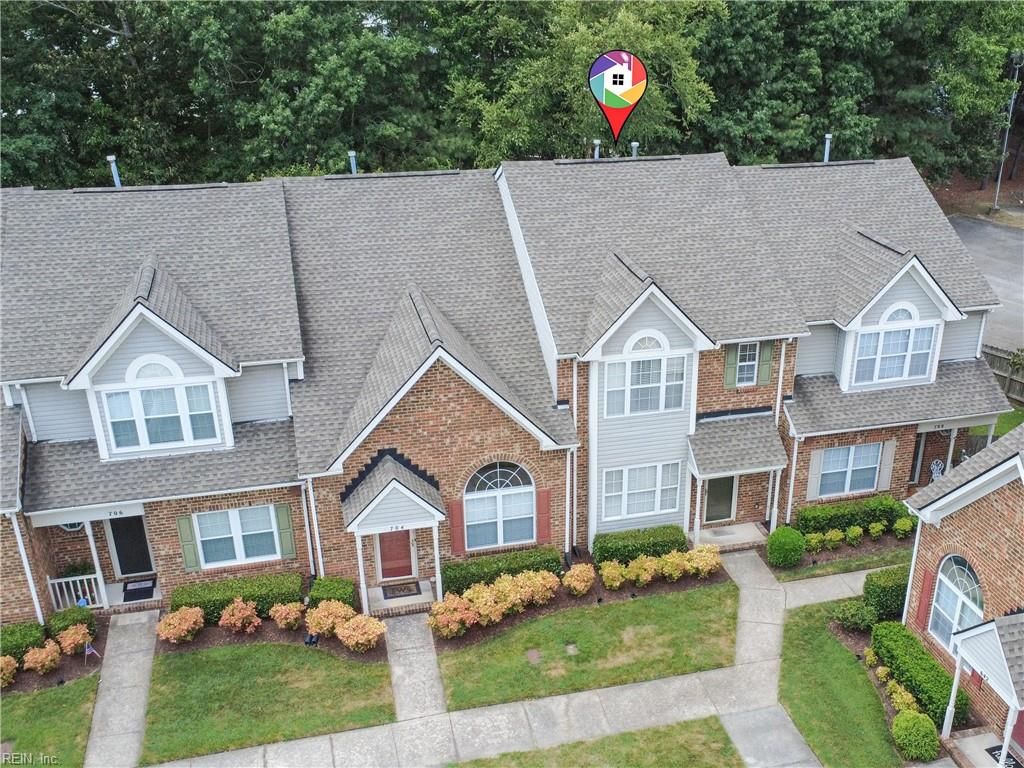 702 W Lake CIR, Chesapeake, VA 23322