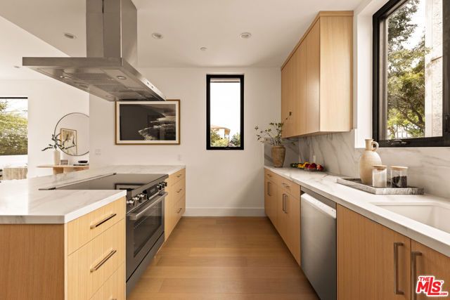 2425 20th Street B, Santa Monica, CA 90405