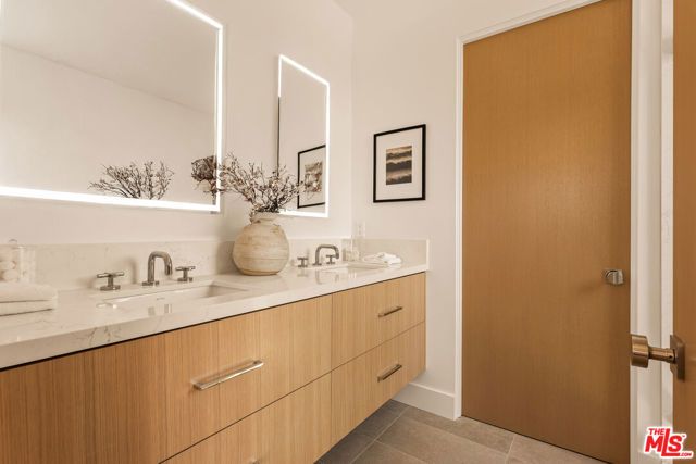 2425 20th Street B, Santa Monica, CA 90405