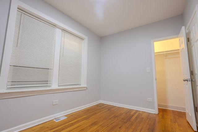 1523 E 74th Place 1, Chicago, IL 60619