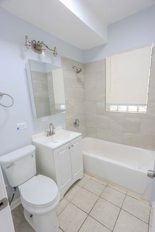 1523 E 74th Place 1, Chicago, IL 60619