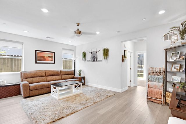 2940 Laredo Dr, Rocklin, CA 95765