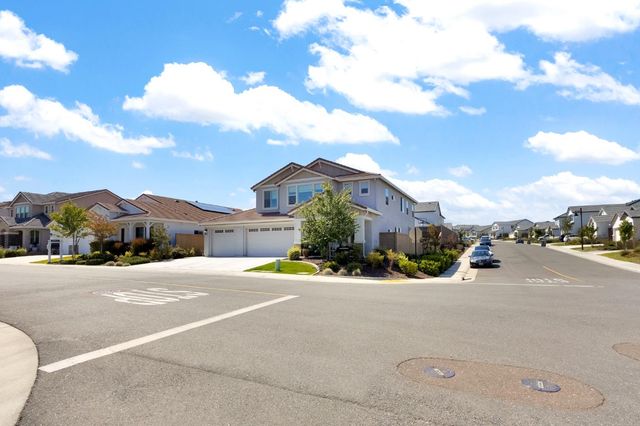 2940 Laredo Dr, Rocklin, CA 95765