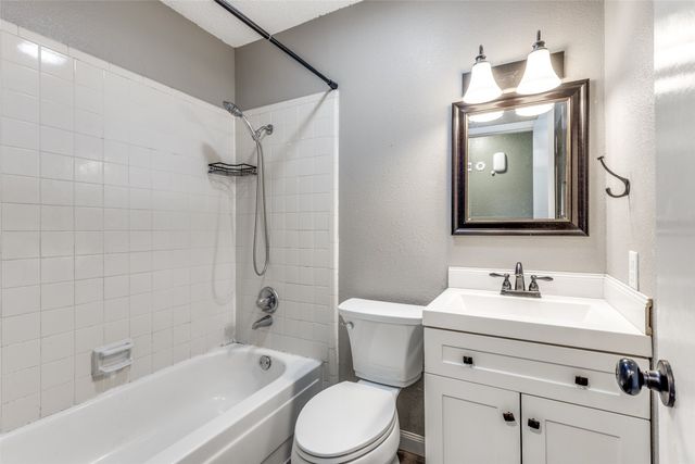 500 Lake Crest Parkway, Azle, TX 76020