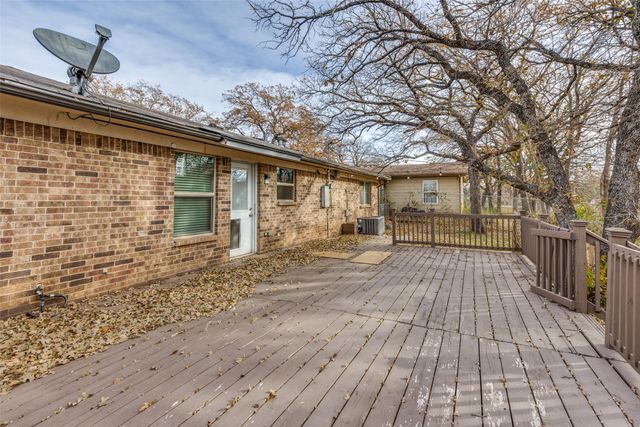 500 Lake Crest Parkway, Azle, TX 76020