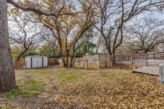 500 Lake Crest Parkway, Azle, TX 76020