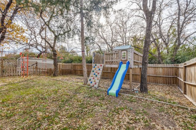 500 Lake Crest Parkway, Azle, TX 76020