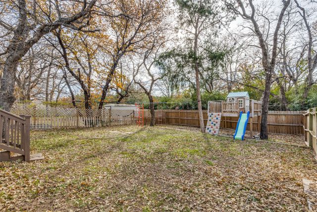 500 Lake Crest Parkway, Azle, TX 76020