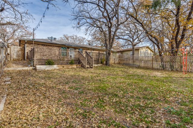 500 Lake Crest Parkway, Azle, TX 76020