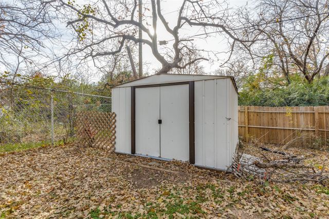 500 Lake Crest Parkway, Azle, TX 76020