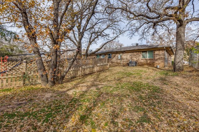 500 Lake Crest Parkway, Azle, TX 76020