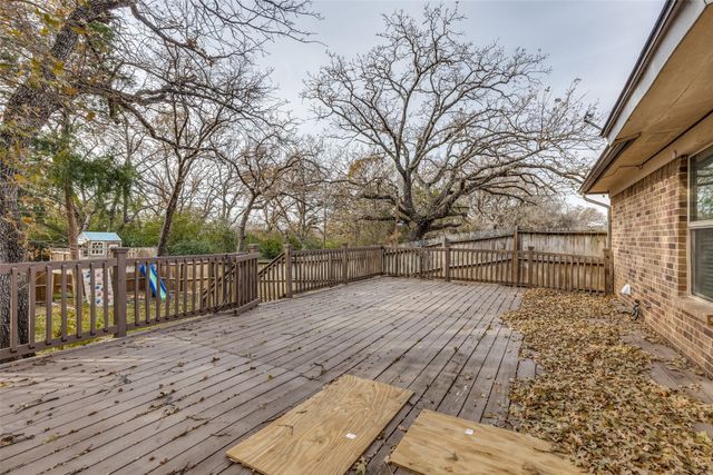 500 Lake Crest Parkway, Azle, TX 76020