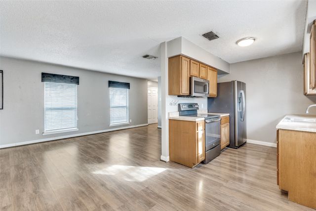 500 Lake Crest Parkway, Azle, TX 76020