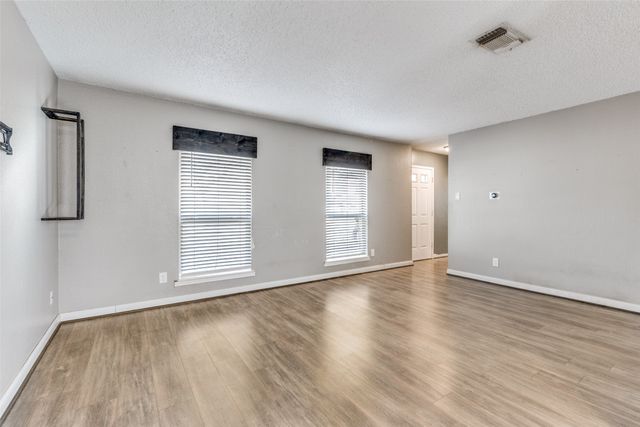 500 Lake Crest Parkway, Azle, TX 76020