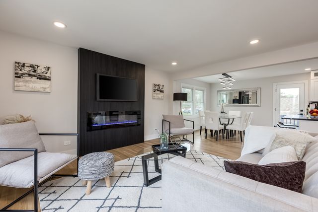 9132 Lincolnwood Drive, Evanston, IL 60203