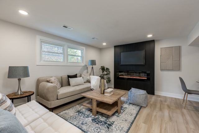 9132 Lincolnwood Drive, Evanston, IL 60203
