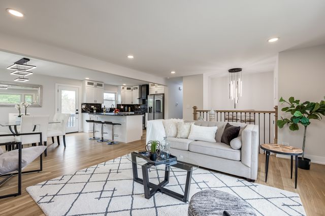 9132 Lincolnwood Drive, Evanston, IL 60203